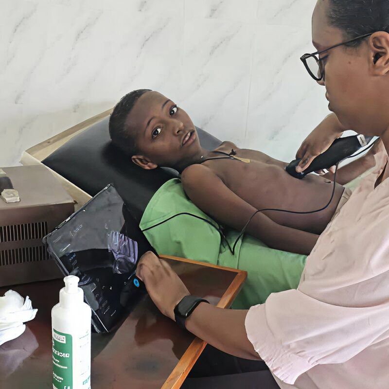 Aiutaci a sostenere interventi di cura e prevenzione nelle aree prive di servizi sanitari adeguati.