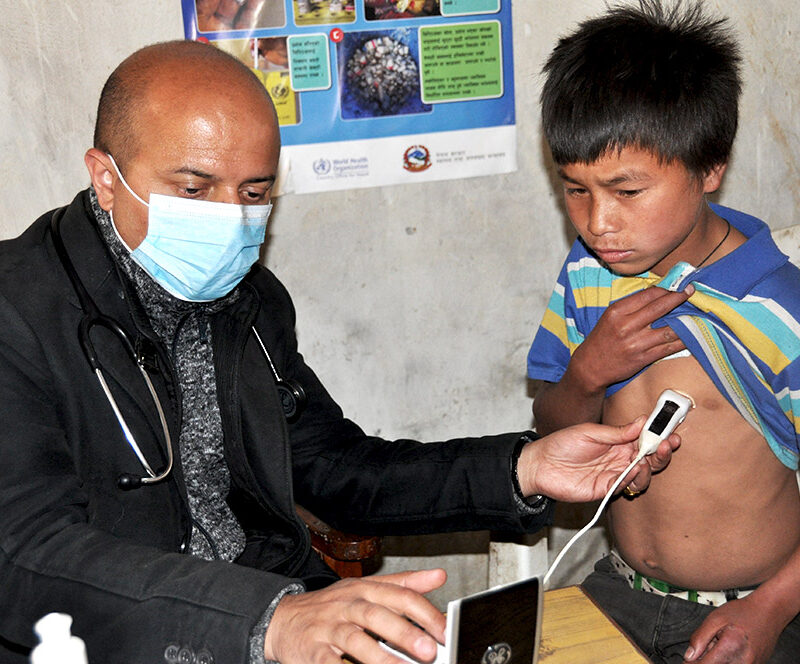 Cuore Fratello collabora con l’associazione locale Save the Heart per individuare e curare pazienti cardiopatici in zone remote del Nepal.